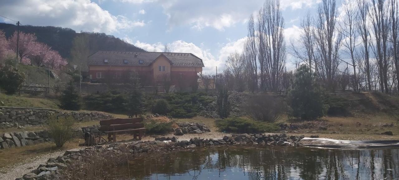 Tündérszikla Panzió Pilisjaszfalu Exterior foto