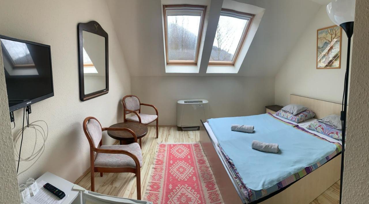 Tündérszikla Panzió Pilisjaszfalu Exterior foto